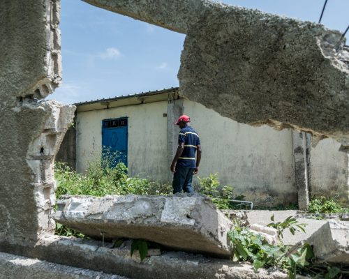 Le bureau de l’organisation KPM détruit par le séisme du 14 Aout 2021. Mak, 5ème section commune Cavaillon